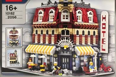 Lego Cafe Corner